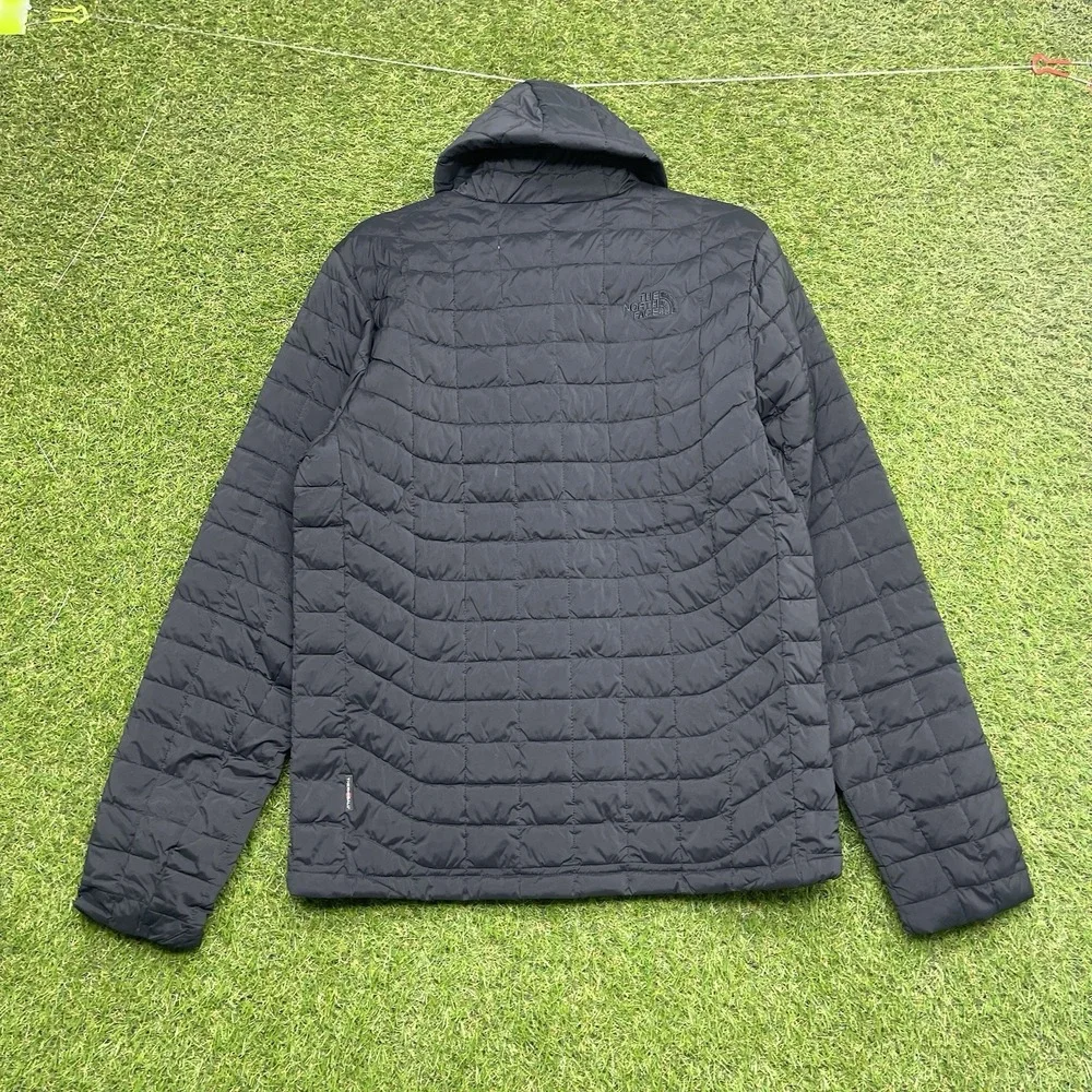 The North Face Thermoball Jacket Mens Medium Black Outdoor Hiking Zip Up NWT